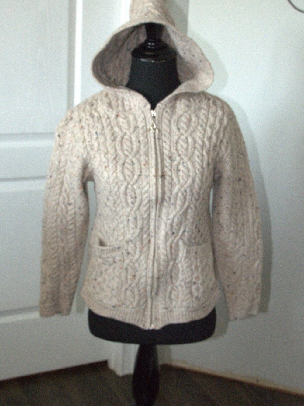Aran Mor Ireland Cable knit Full Zip Hooded Cardigan Youth size Medium Beige